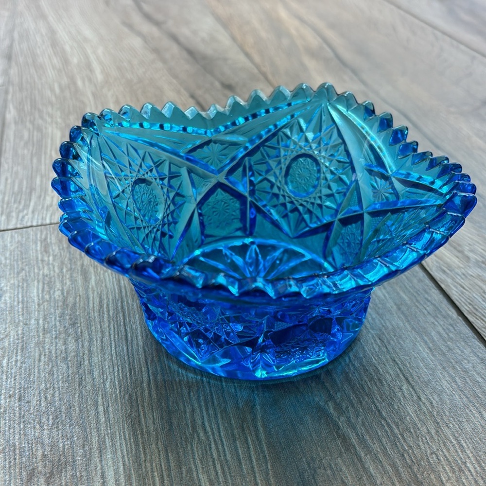 Vintage Fayette Glass Pressed Turquoise Saw Tooth Starburst Candy Dish - Picture 7 of 9